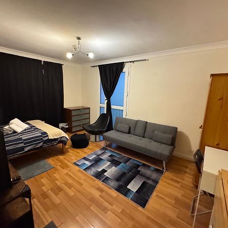 Huge And Affordable 3 Bedroom Flat In Hammersmith For 7 People With Welcome Breakfast London Exterior photo