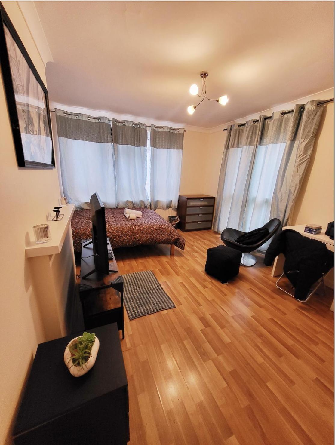 Huge And Affordable 3 Bedroom Flat In Hammersmith For 7 People With Welcome Breakfast London Exterior photo