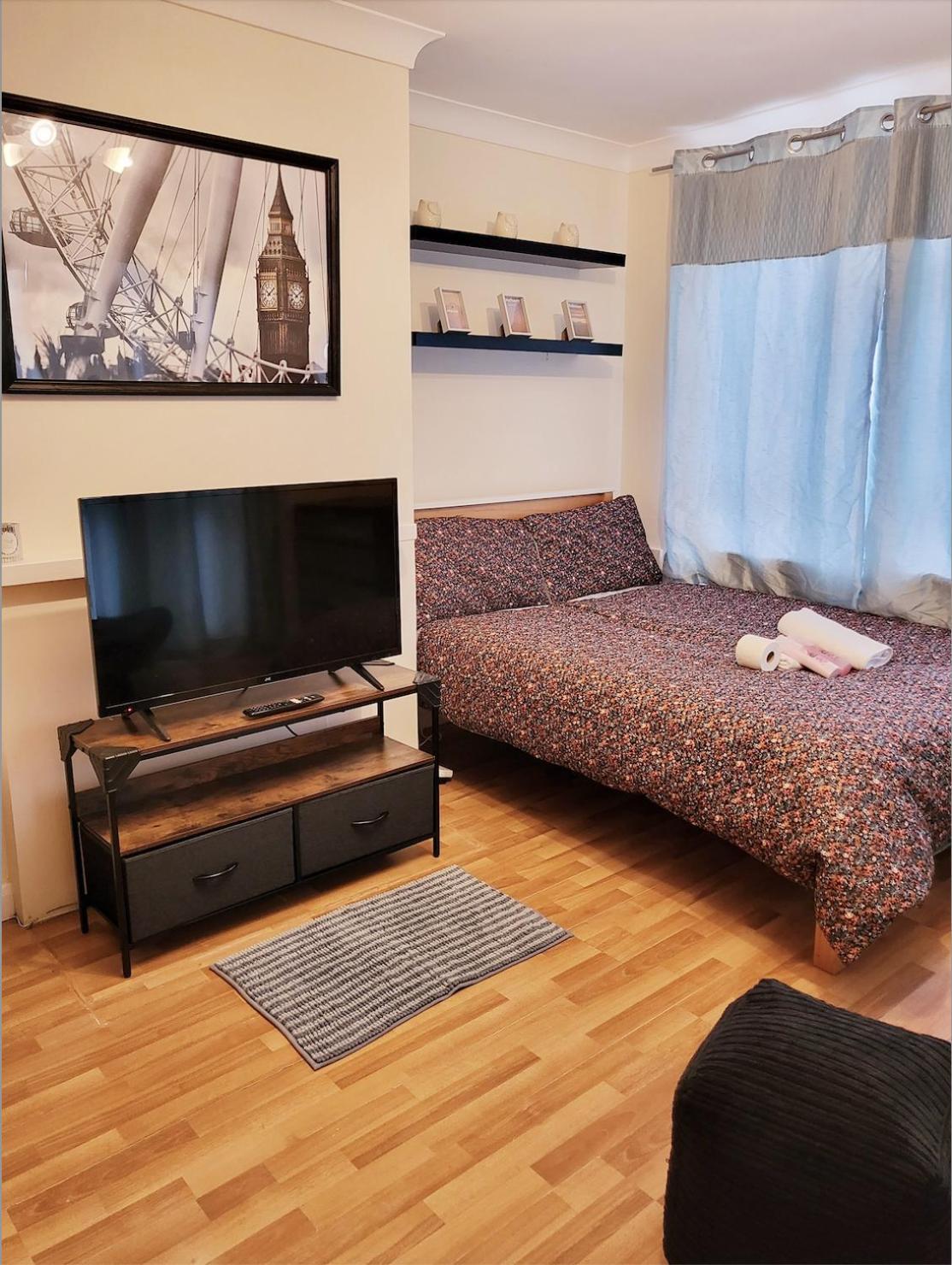 Huge And Affordable 3 Bedroom Flat In Hammersmith For 7 People With Welcome Breakfast London Exterior photo