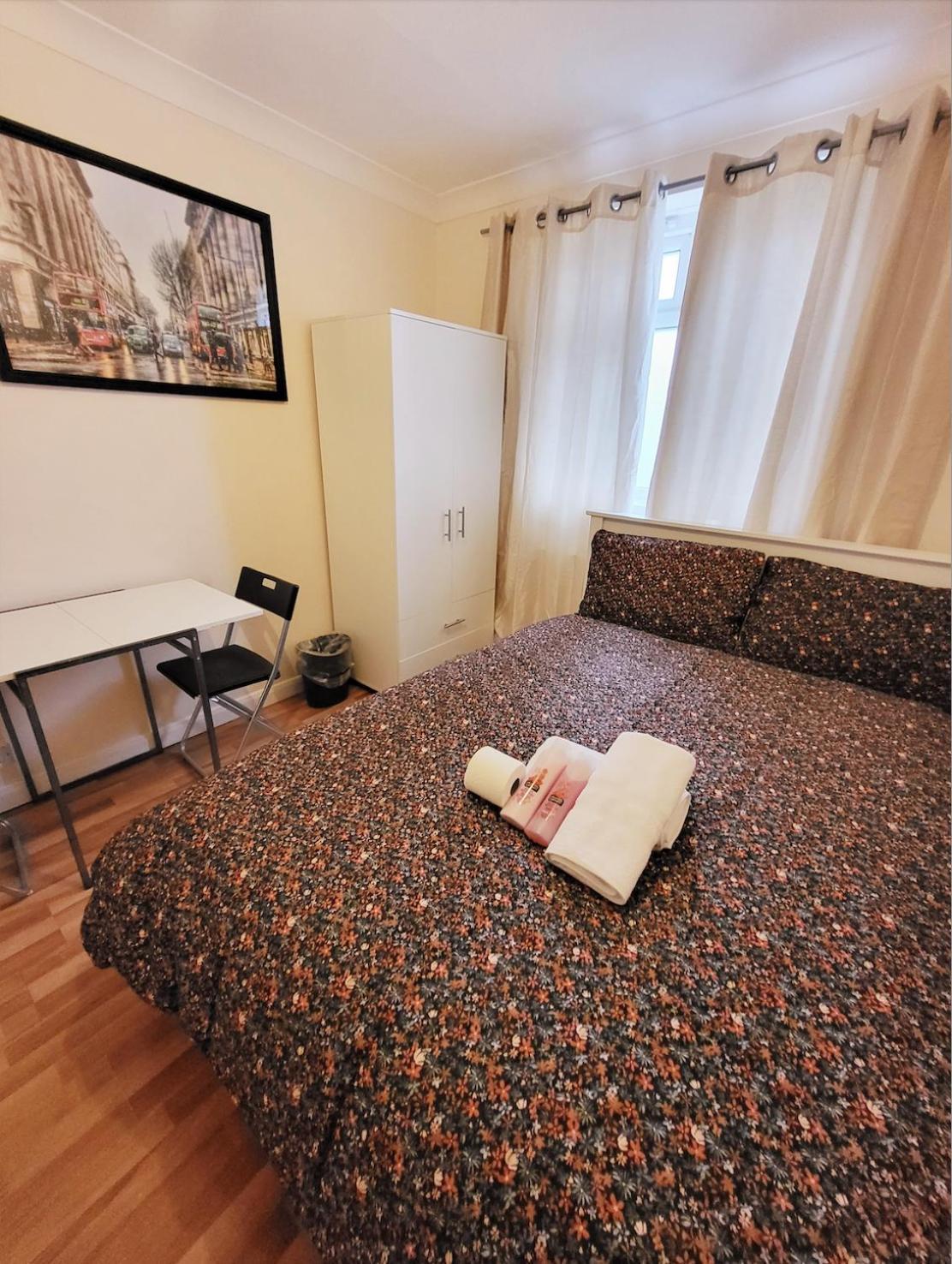 Huge And Affordable 3 Bedroom Flat In Hammersmith For 7 People With Welcome Breakfast London Exterior photo