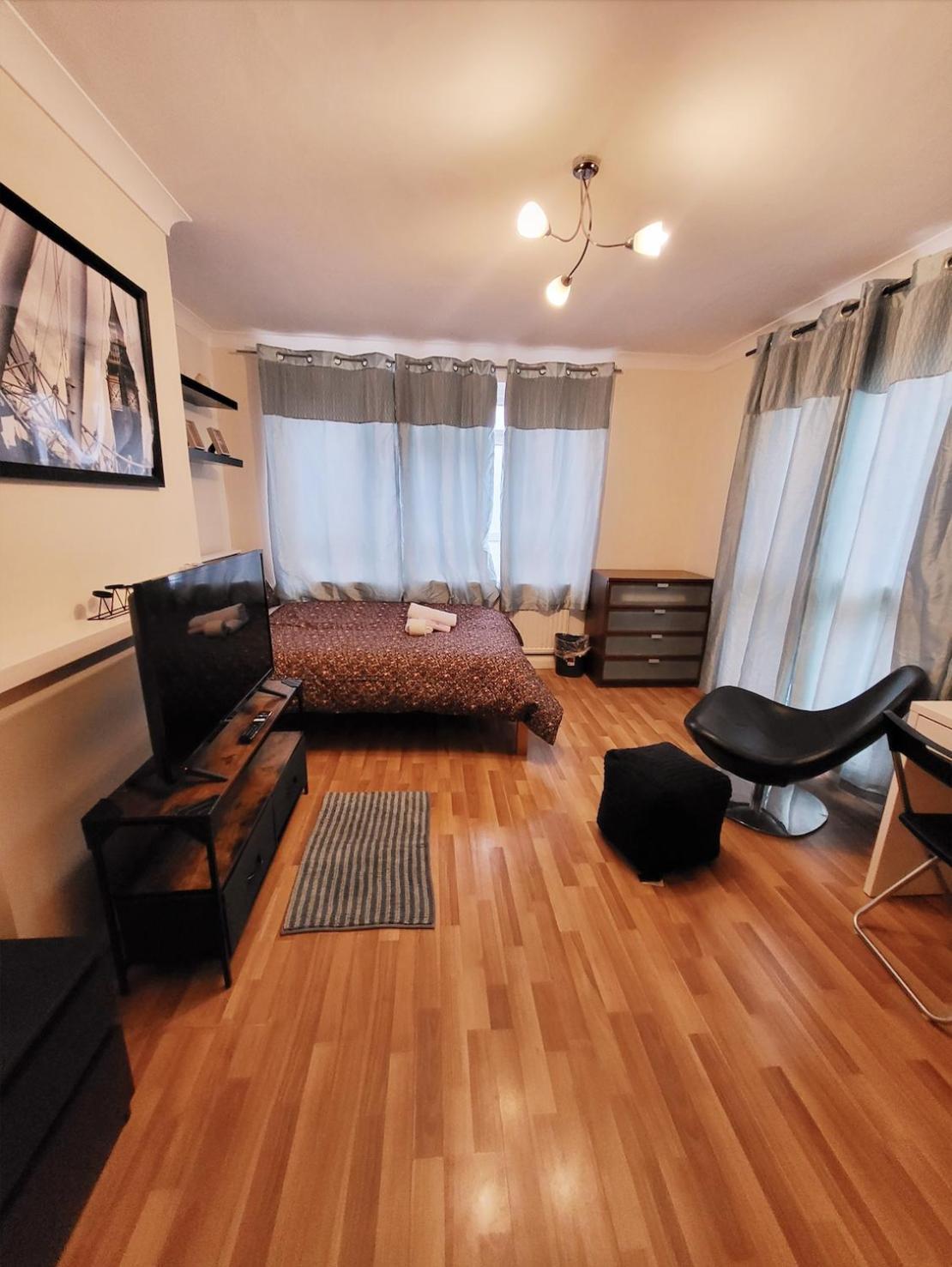 Huge And Affordable 3 Bedroom Flat In Hammersmith For 7 People With Welcome Breakfast London Exterior photo