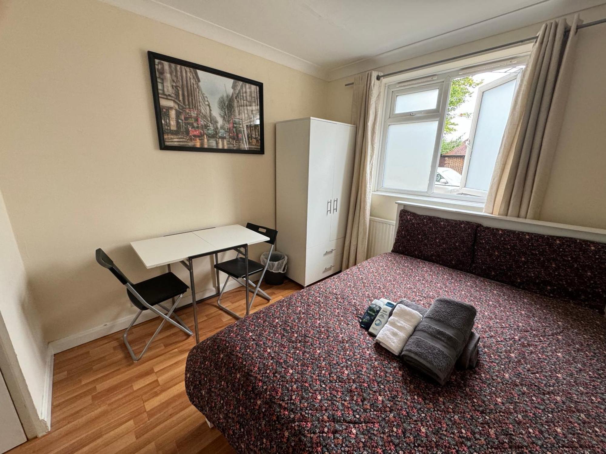 Huge And Affordable 3 Bedroom Flat In Hammersmith For 7 People With Welcome Breakfast London Exterior photo