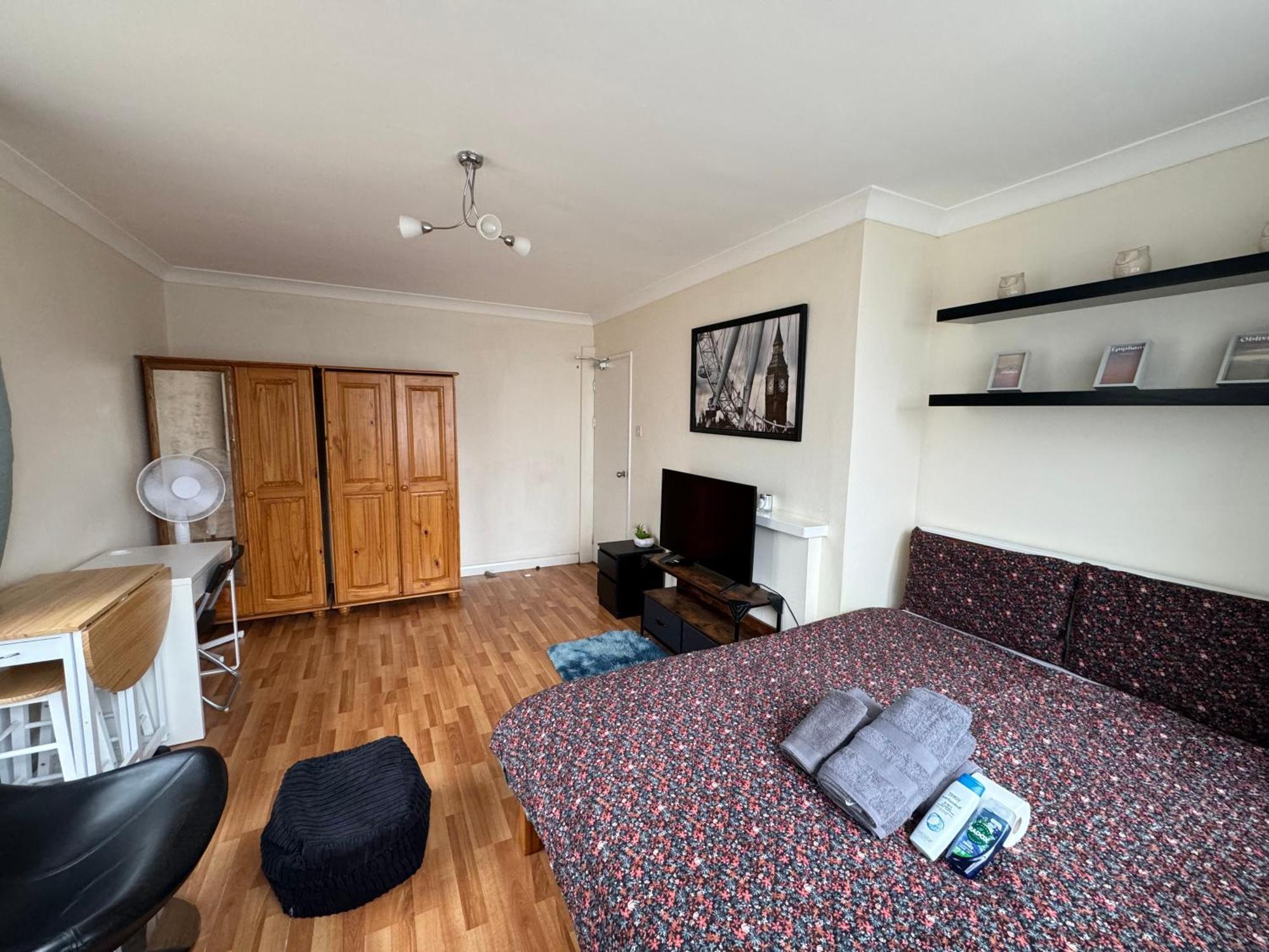 Huge And Affordable 3 Bedroom Flat In Hammersmith For 7 People With Welcome Breakfast London Exterior photo