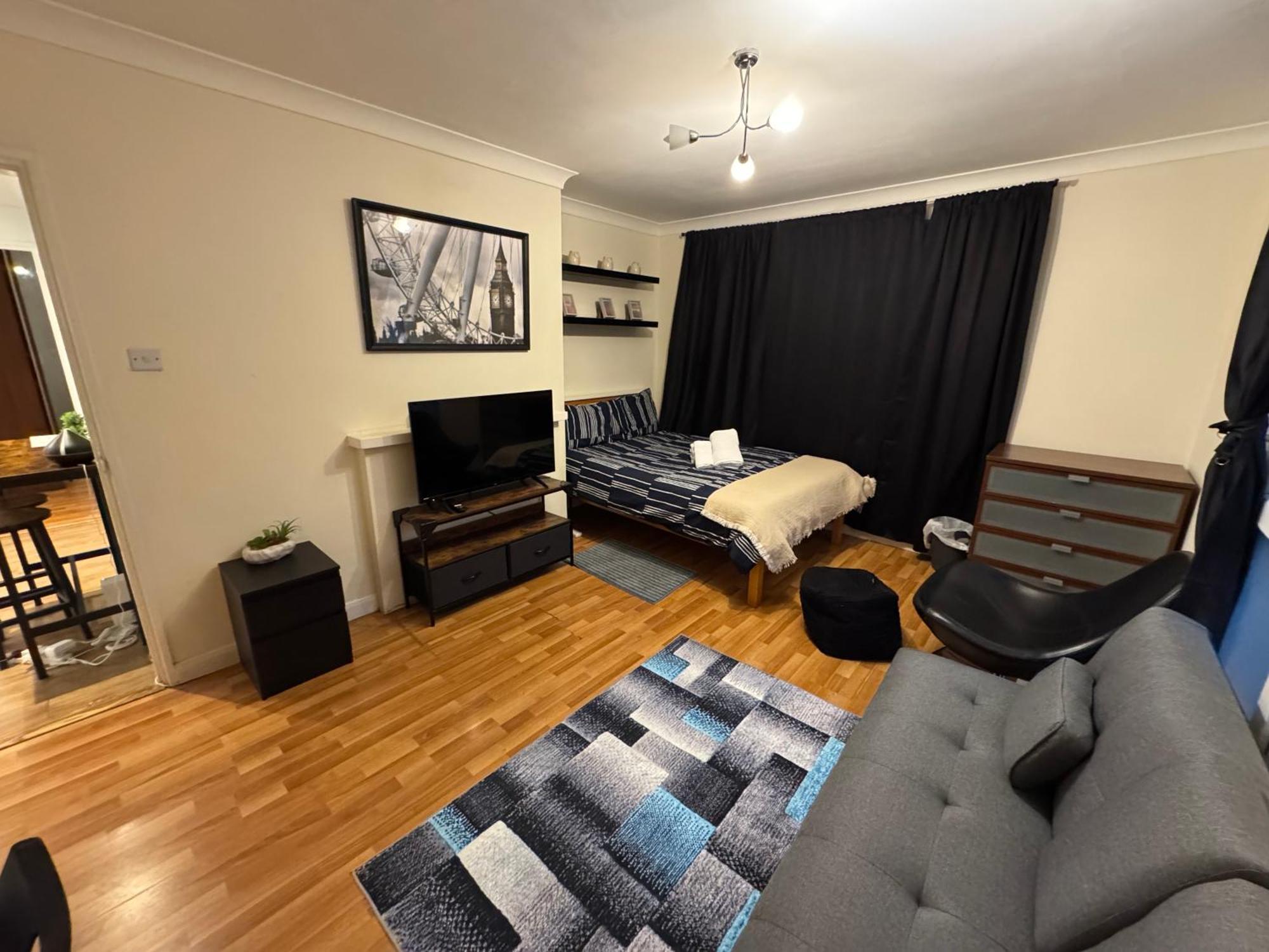 Huge And Affordable 3 Bedroom Flat In Hammersmith For 7 People With Welcome Breakfast London Exterior photo